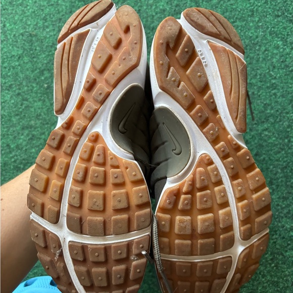 Shoes - Picture 3 of 4